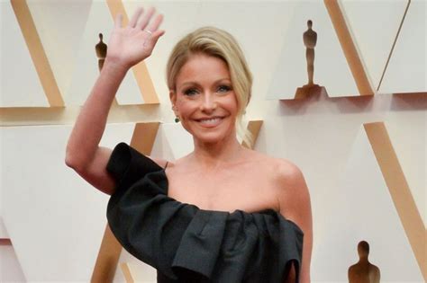 Kelly Ripa To Release Live Wire Book Of Essays In 2022