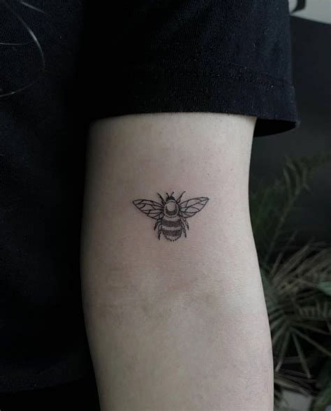 Wrist Tattoo Wristtattoo Bee Tattoo Bumble Bee Tattoo Hand Tattoos