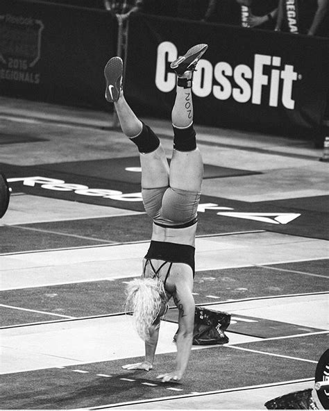 sara sigmundsdottir handstand walk workout motivation women crossfit motivation crossfit women