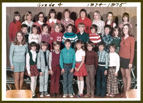 Elementary School Class Photos From 1974 Elementary Schools 80s Girls Outfits 70s
