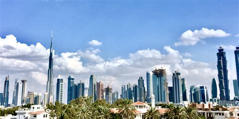 Dubai elsősorban futurisztikus építészetéről, extrém épülettípusairól, azok magas szintű, luxus kivitelezéséről lett híres. Dubaj kusi ekologią! - Hipoalergiczni