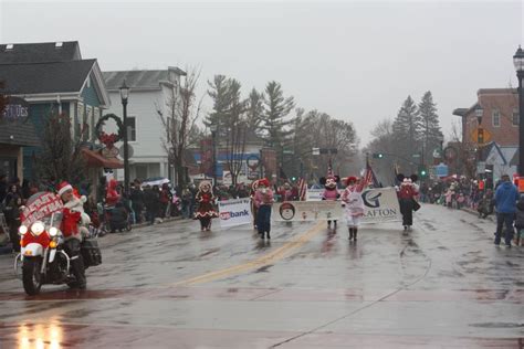 Annual Christmas Parade In Grafton Wi Holidays And Events Grafton