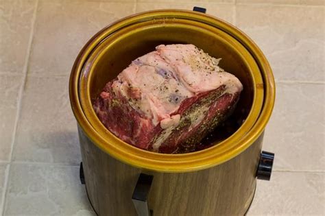 Two packets of gravy mix thicken the sauce as it cooks. How to Cook a Prime Rib Roast in a Crock-Pot With Vegetables | Cooking prime rib roast, Rib ...