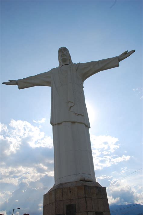 Monumento A Cristo Rey Cali Wikipedia La Enciclopedia Libre