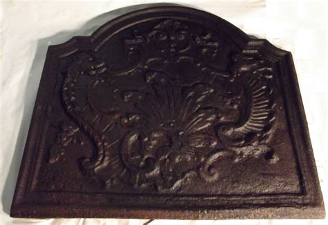 plaque cheminée décor dragons gargouilles aigle? ancien | Plaque cheminée, Plaque, Dragons