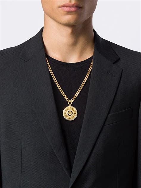 Versace Medusa Pendant Chain Necklace Aw20 Farfetch Com Fashion