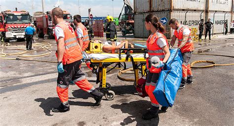 Los Servicios De Emergencia Se Preparan Para Lo Peor En Comunidad