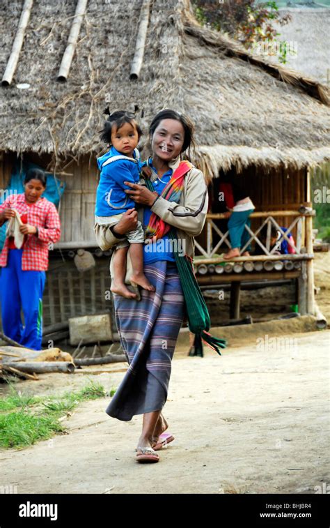 Karen Peiople Umpium Refugee Camp Thai Burmese Border South Of Mae Sot Tak Province