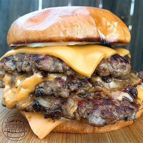 Pin On Burgerjunkies Instagram Burgervoyeurs