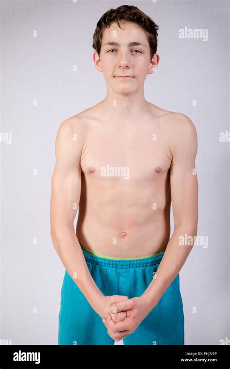 Nackter Oberk Rper Teenager Seine Muskeln Stockfotografie Alamy