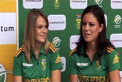 एक ही टीम की दो महिला क्रिकेटरों ने की शादी एक कप्तान तो दूसरी ऑलराउंडर South African Womens