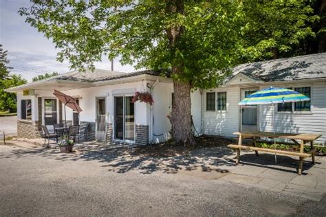 The owners were very nice. Hollywood Cottages - Prices & Hotel Reviews (Wasaga Beach ...
