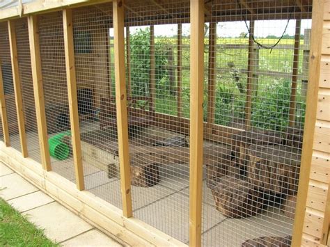 Cool Idea For Rabbits And Pigs Outdoor Rabbit Run Rabbit Enclosure