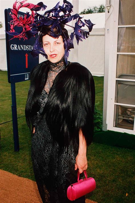 Isabella Blow The Wardrobe Of A Style Icon