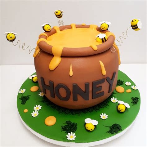 Honey Pot Cake 29 Personalized Wedding Ideas We Love