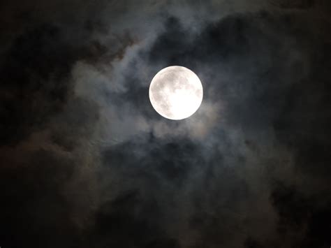Fotos Gratis Nube Atmósfera Escalofriante Luna Llena Luz De La