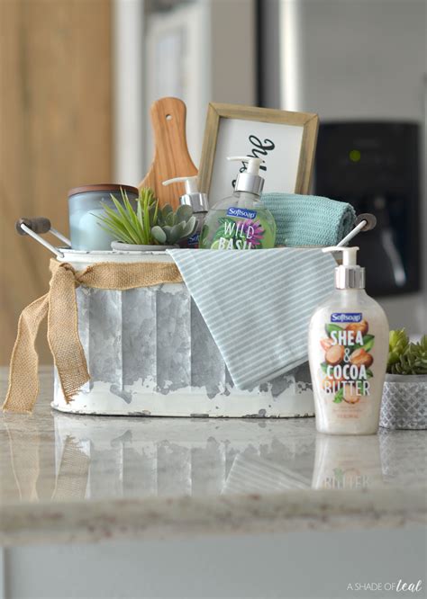 Housewarming parties are different from birthday parties, farewell parties, anniversaries, etc. Easy Housewarming Gift Basket!