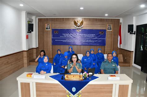 Komandan Lanal Bandung Ikuti Tatap Muka Pembina Utama Dengan Anggota Jalasenastri Dalam Rangka