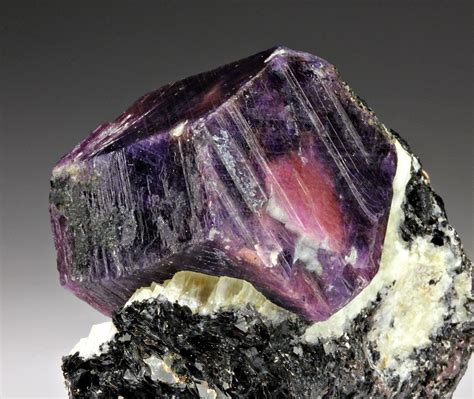 Corundum Minerals Crystals Rocks Gems And Minerals Rocks And Minerals