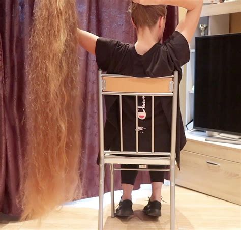 Video Whats The Longest Hair You Have Ever Seen In 2021 Long Hair
