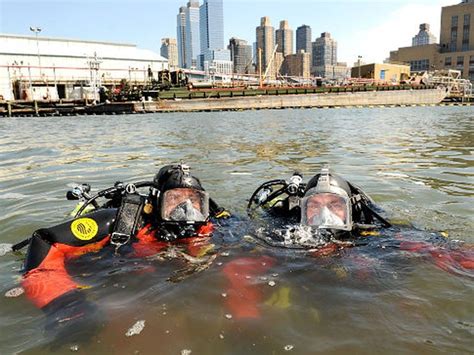 Firefighter Jumps Into Hudson River To Rescue Man Who Fell Off West Side Pier New York Daily News