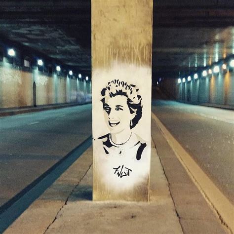 Princess Diana Dis Face Appears On Tunnel Pillar She Crashed Into