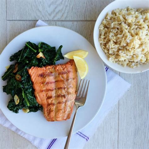 In a medium container, mix worcestershire sauce and mustard. Soy-Glazed Salmon with Garlicky Kale and Rice | Recipe | Salmon recipes, Healthy grilling ...