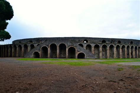 The music is brilliant, the original 1970 pompeii sequences superb, but the atmosphere is lost by interspersing the interviews, space footage. A Pink Floyd fan visits Pompeii