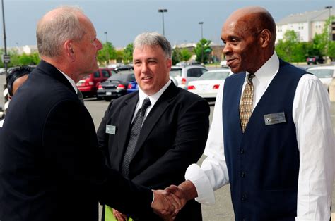 Top DeCA leader visits Air Force NCR commissaries > Air Force District width=