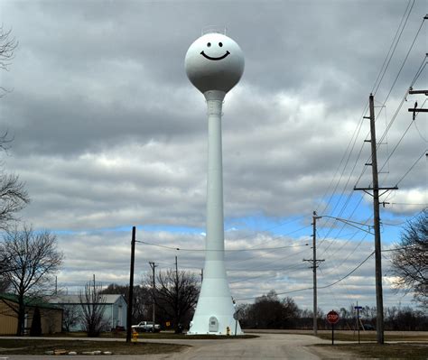 Smiley Face Water Tower Picture Taken In Aroma Park Illino Flickr