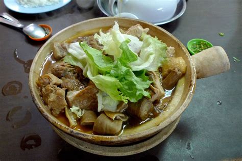 Originating in klang, just outside kuala lumpur in malaysia, bak kut teh means 'pork bone tea'. Kuala Lumpur 2012 - Bak Kut Teh in Klang