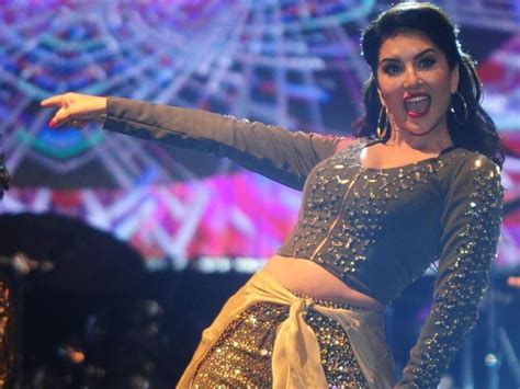 Shake It Like Sunny Leone Flaunts Her Moves In Chennai Bollywood