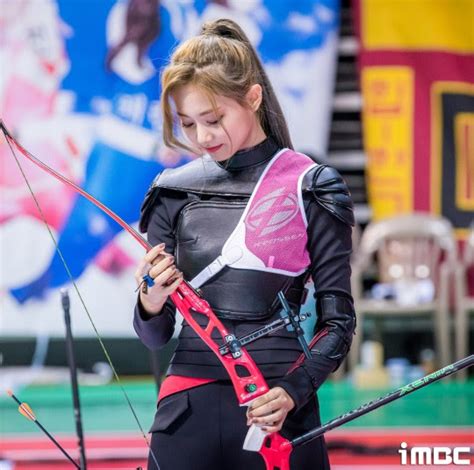 Twices Tzuyu Is An Archery Goddess At Isac 2019 Chuseok Koreaboo