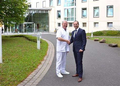 Diese befasst sich mit den erkrankungen der inneren organe, sie bildet also ein weitreichendes gebiet und ist zentraler bestandteil der medizin. Kandel: Neuer Chefarzt für Kardiologie: Prof. Stypmann ...