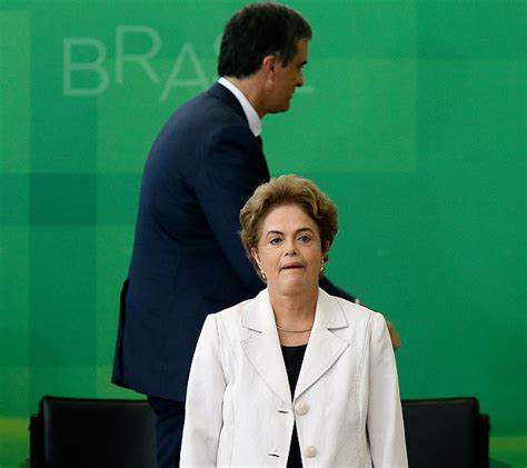 Nervosa Dilma Convocou Reunião De Emergência E Xingou Delcídio