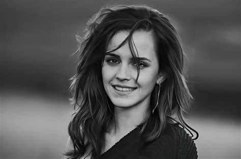 2560x1700 Emma Watson Monochrome 5k Chromebook Pixel Hd 4k Wallpapers