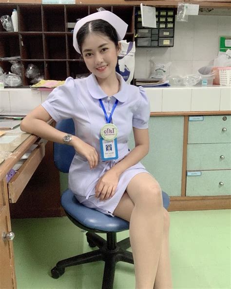 ปักพินโดย Paul 0 Reilly ใน Nurse Uniform พยาบาล นางแบบ ภาพถ่ายวัยรุ่น