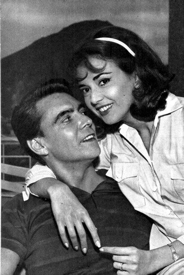 Dirigida por cassiano gabus mendes. Astros em Revista: Eva Wilma e John Herbert