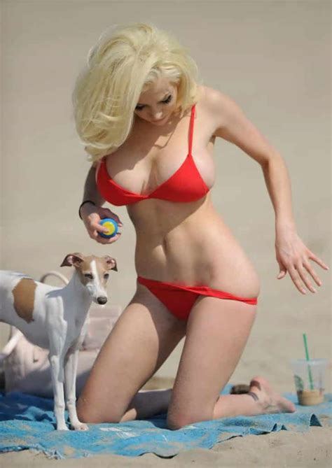 Rubia Tetona Pillada Haciendo Topless En La Playa Fotosxxxgratis Org