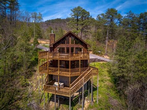 Come enjoy a stay in our gatlinburg cabin rentals to experience the smoky mountains of gatlinburg tn. Fireside Chalet and Cabin Rentals - Pigeon Forge ...