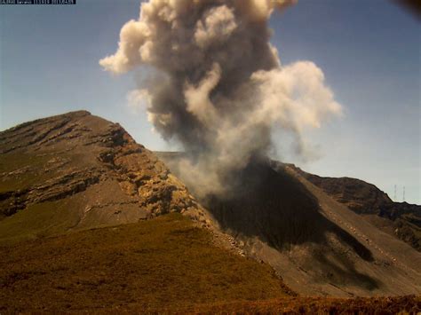 Esta mañana el volcán Galeras registró emisión de gases y ...