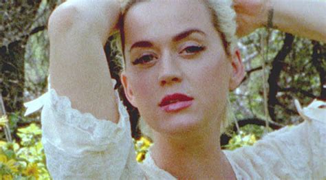 Pregnant Katy Perry Strips Completely Naked For Her New Daisies Music Video Starcentral