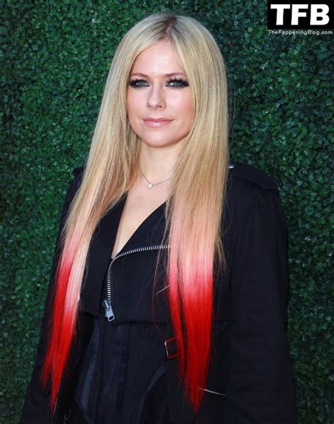 Avril Lavigne Flaunts Her Sexy Boobs At Varietys 2021 Music Hitmakers Brunch In La 80 Photos