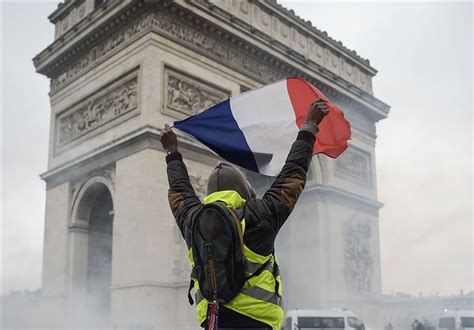 Women Show Female Face of 'Yellow Vest' Protests in French Cities ...