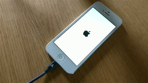 Apple iphone 5s argent 16go. iPhone SE /5S qui reboot au démarrage - YouTube