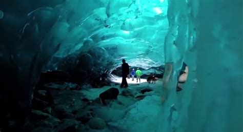 Espectacular Mira El Interior De Estas Cuevas De Hielo En Alaska
