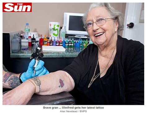 Vov De Anos A Mulher Mais Velha A Se Tatuar No Reino Unido V Rgula
