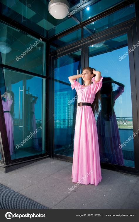 Beautiful Young Woman Pink Dress Posing Terrace — Stock Photo