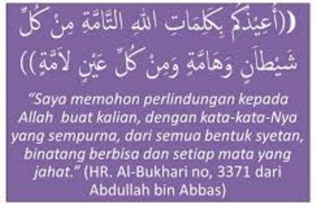 Membaca adzan pada telinga bayi sebelah kanan 2. MashaAllah, Bentuk telinga bayi ini berbentuk kalimah ALLAH