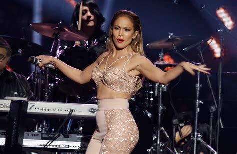 Jennifer Lopez Sings Selena Tribute At The Billboard Latin Music Awards